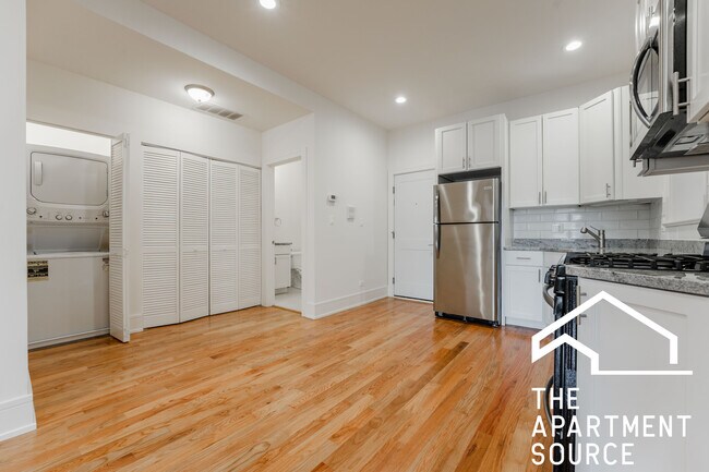 Foto del edificio - 2235 N Clybourn Ave