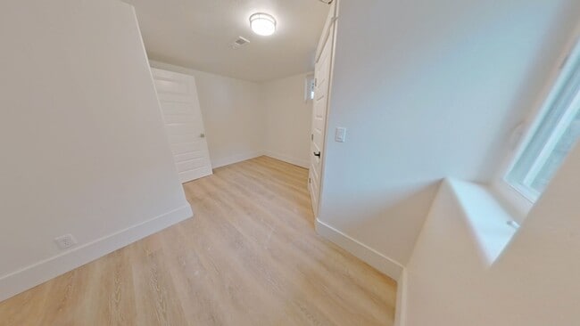 Building Photo - 402 SW 10th St