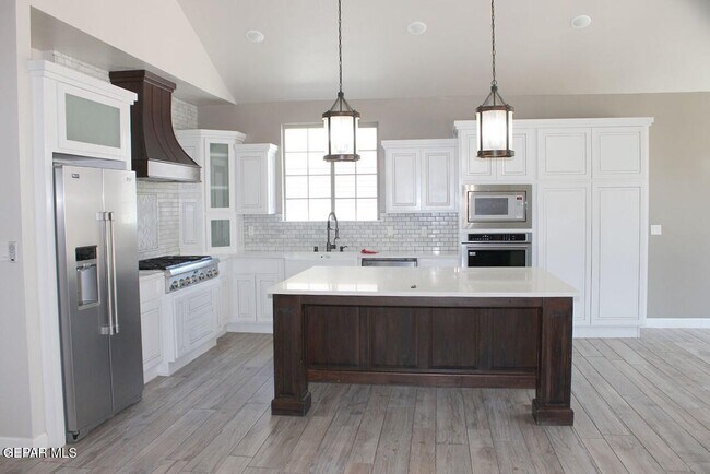 Building Photo - 12225 Rathmore Dr