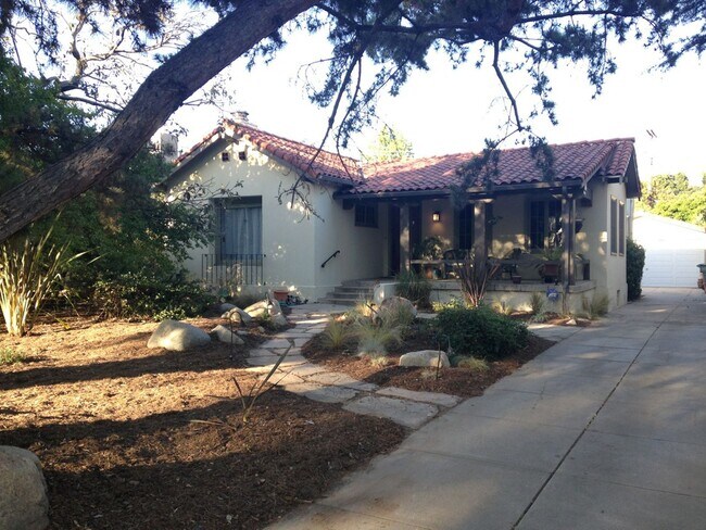 Building Photo - 862 Allen Ave