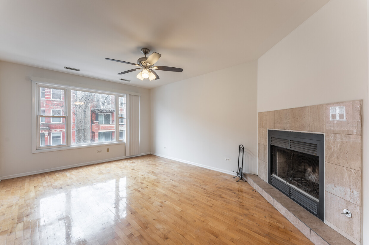 Foto principal - 845 N Hoyne Ave