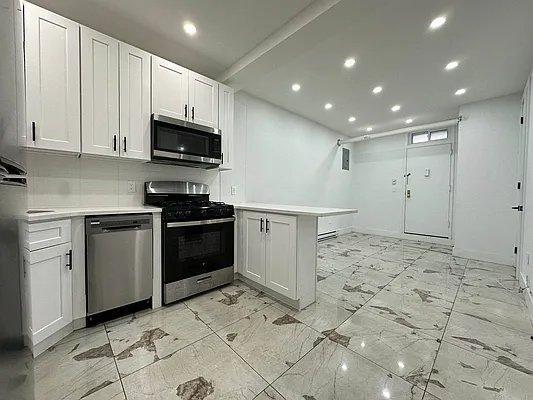 Building Photo - 3 bedroom in New York NY 10033