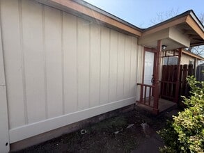 Building Photo - 2120-2122 Andover Dr