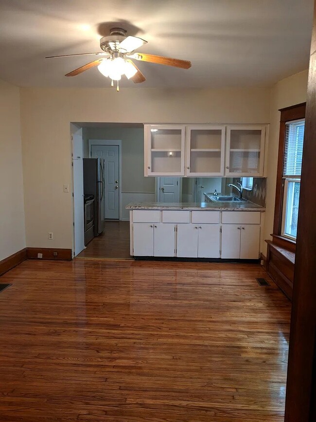 Foto del edificio - 4112 Burnham Ave