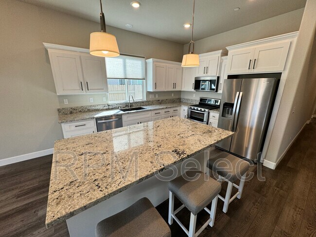 Building Photo - 5049 Cardero Wy
