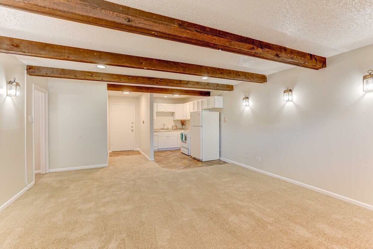 Estudio - Monaco Parkway Apartments