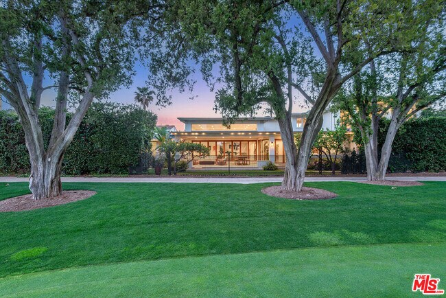 Foto del edificio - 10424 Valley Spring Ln