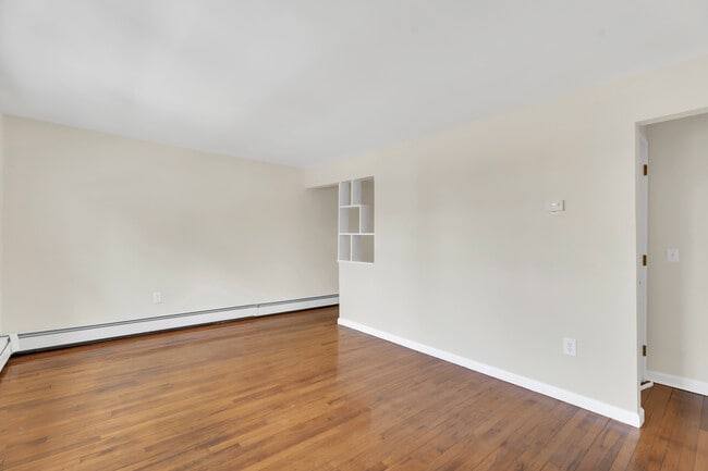 Foto del edificio - Savin Court Apartment