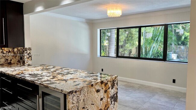 Building Photo - 2 br, 2 bath House - 1111 Adams St