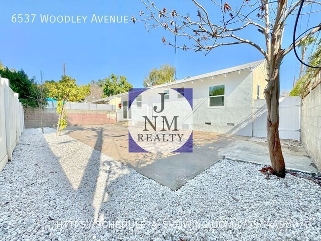 Building Photo - Newly remodeled 3 Bedroom + 1.5 Bath House...