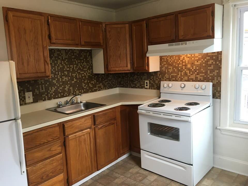 Large Eatin Kitchen - 401 Jefferson Ave
