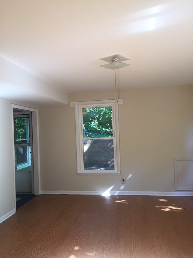 living room - 1708 Solomon Rd
