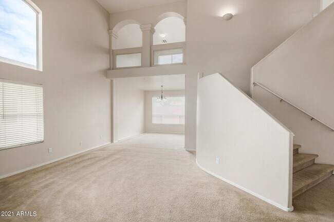 Building Photo - 4210 E Redwood Ln