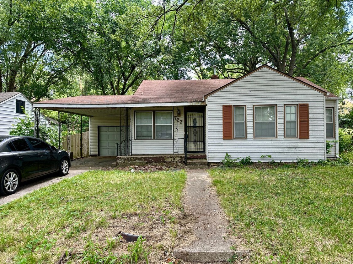 Primary Photo - 727 NE 46th St