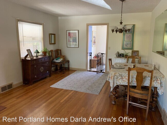 Foto del edificio - 2 br, 2 bath House - 4421 NE 78th Avenue