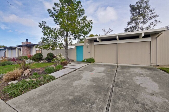 Foto del edificio - 4BD/2BA Cupertino Gem with Modern Upgrades!