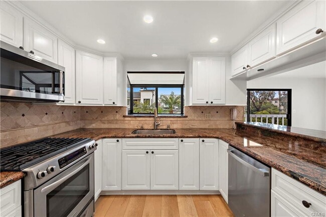 Building Photo - 405 Heliotrope Ave