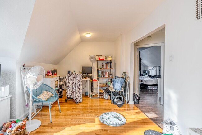 Photo du bâtiment - 532 Wardlaw Av