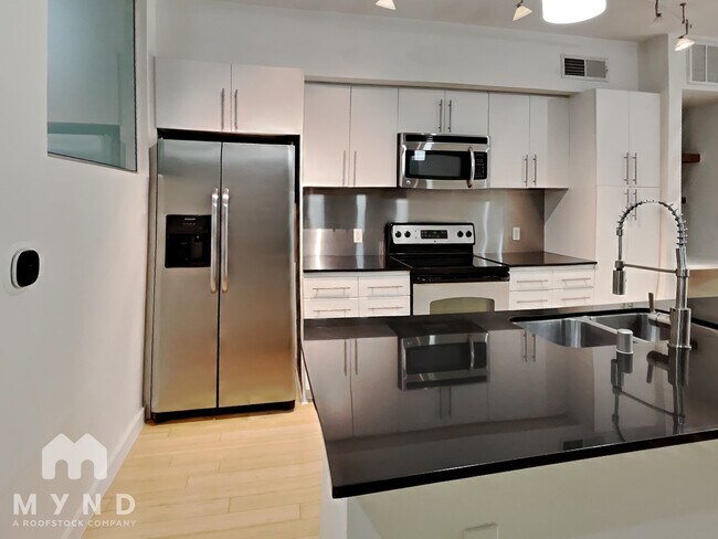 Foto del edificio - 4040 N Hall St