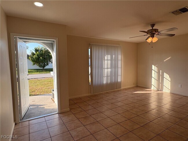 Foto del edificio - 727 SW 39th St