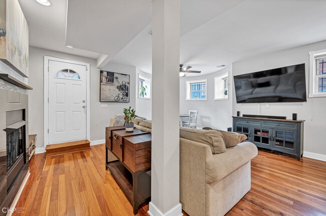 Building Photo - 2732 N Kimball Ave