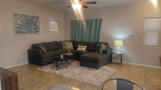 Foto del edificio - GORGEOUS GILBERT HOME!