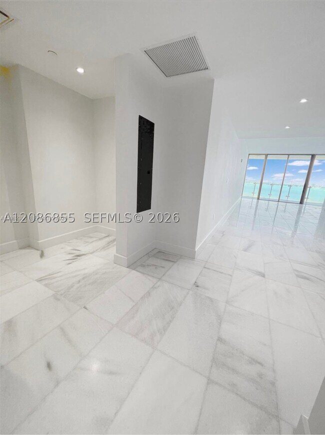 Foto del edificio - 700 NE 26th St