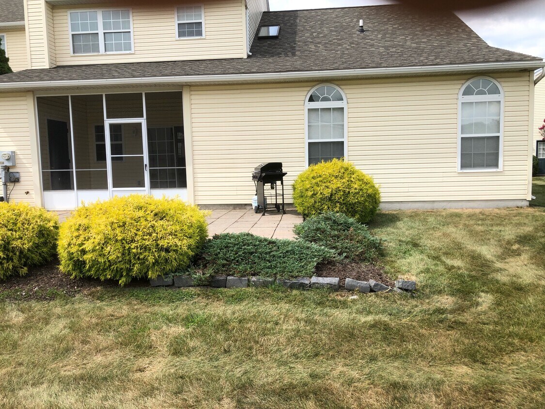11 Creighton Cir, Shillington, PA 19607 Townhome Rentals in