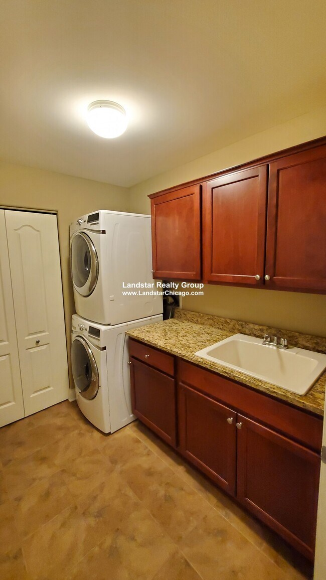 2 Itasca Rd Unit 216, Itasca, IL 60143 Condo for Rent in Itasca, IL