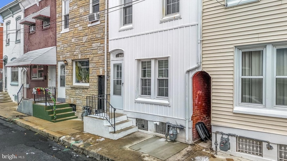 Primary Photo - 245 Mulberry St