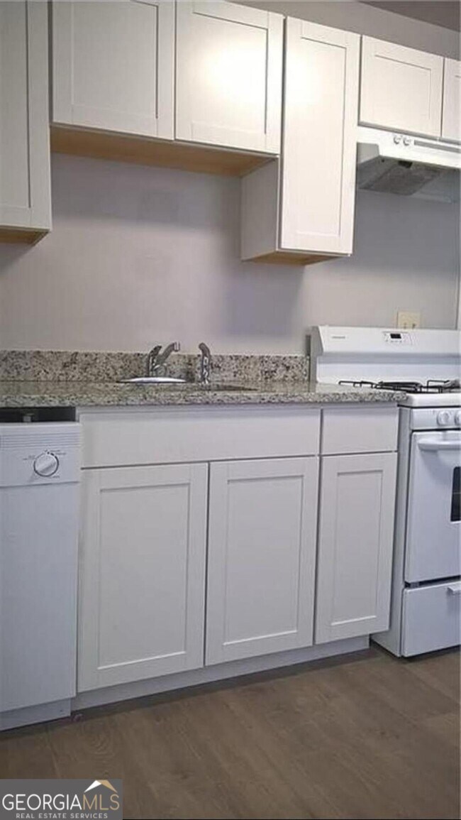 Foto del edificio - 2612 Loghaven Dr NW