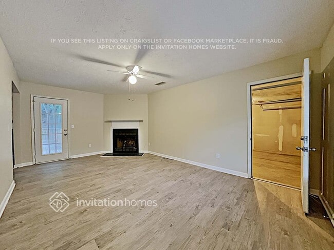 Building Photo - 715 Country Manor Way