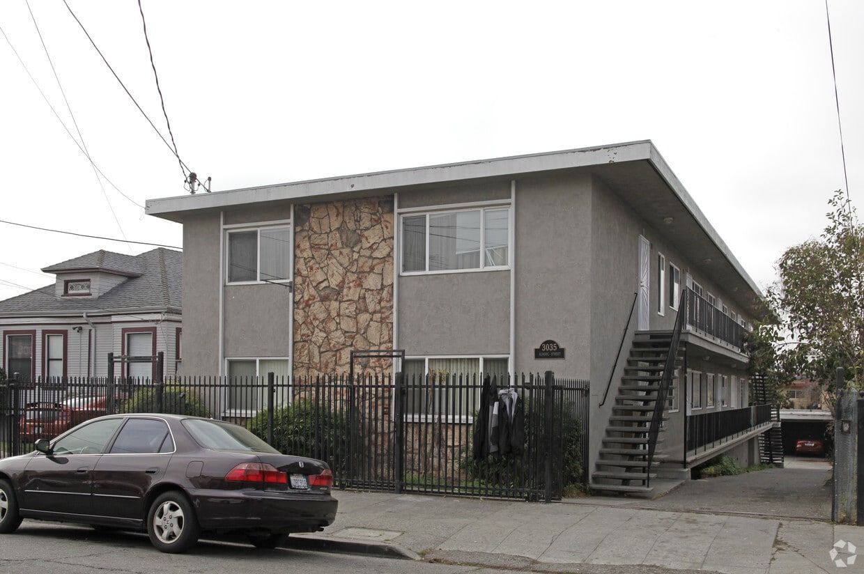 Primary Photo - 3035 School St