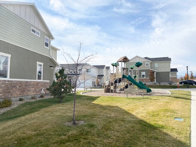 Building Photo - 12788 S Sandfields Cir