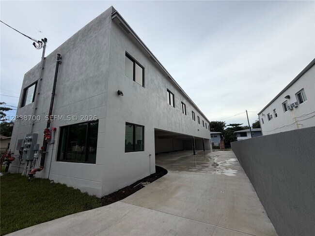 Foto del edificio - 6480 NE 1st Pl