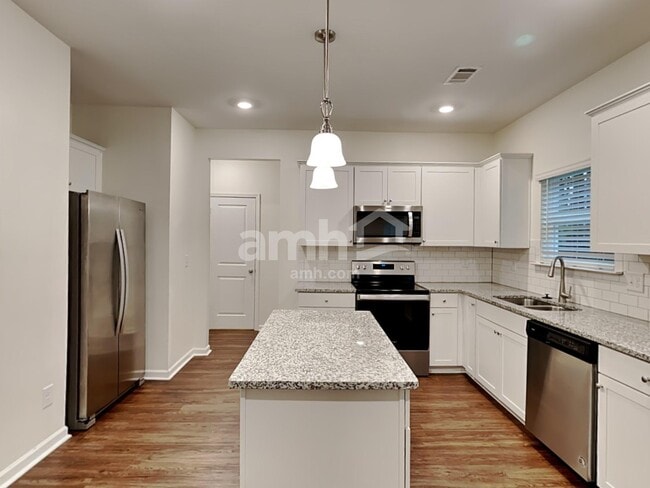 Building Photo - 32 Landsdown Xing