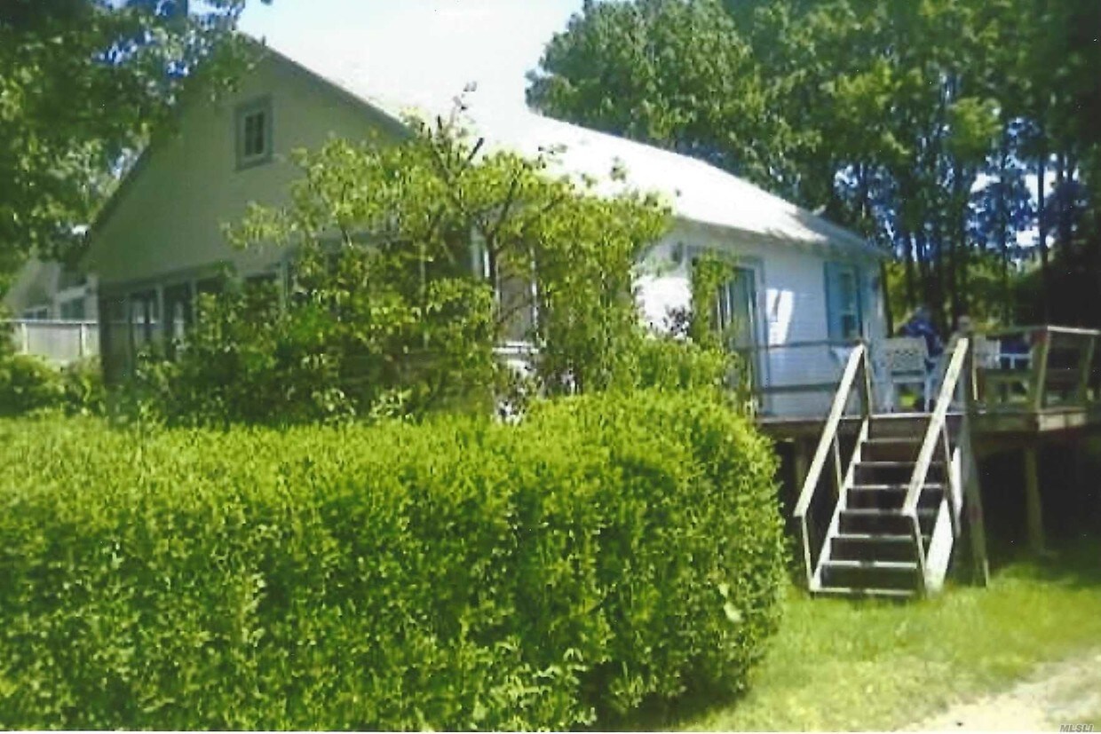 Primary Photo - 56 Bay St