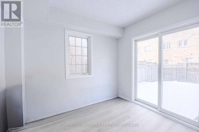 Photo du bâtiment - 7035 Rexwood Rd