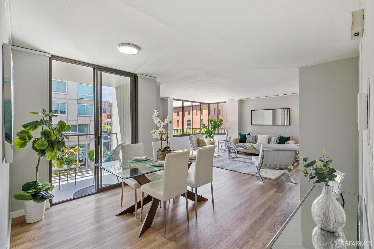 Primary Photo - 152 Lombard St