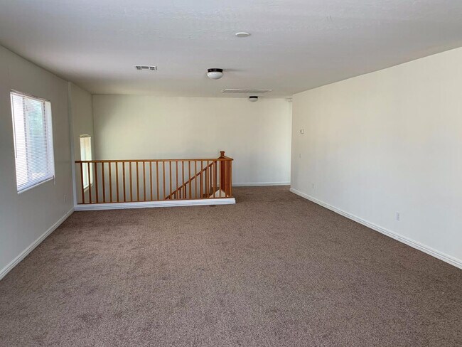 Foto del edificio - 43589 W Cowpath Rd