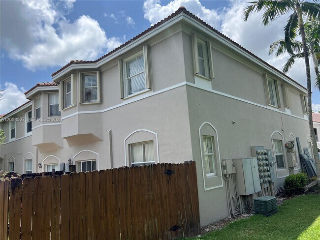 Foto del edificio - 1535 SE 26th St