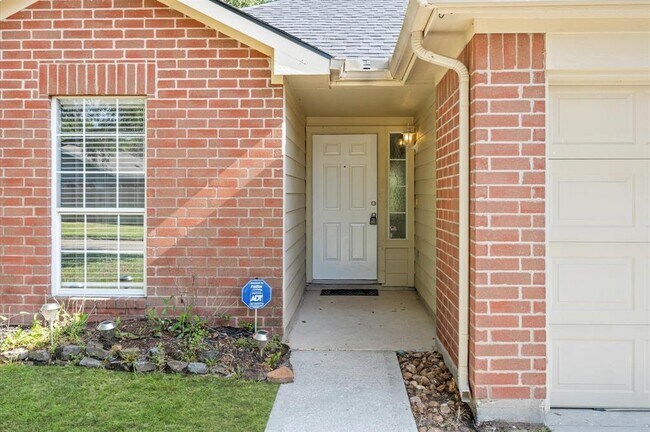 Building Photo - 3215 Rockdale Dr