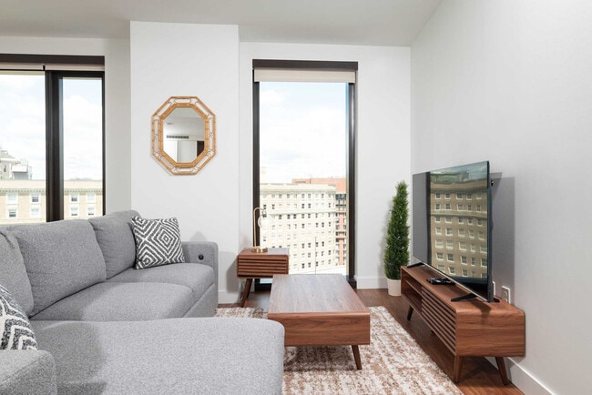 Building Photo - 212 Stuart St