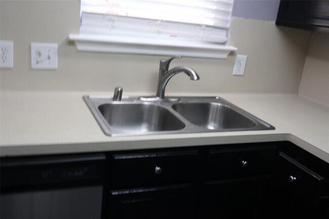 Building Photo - 18911 Brownstone Mills Dr