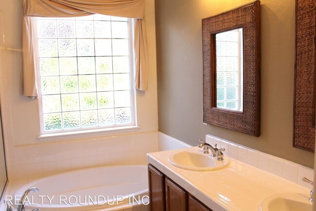 Building Photo - 7989 Fescue Ct