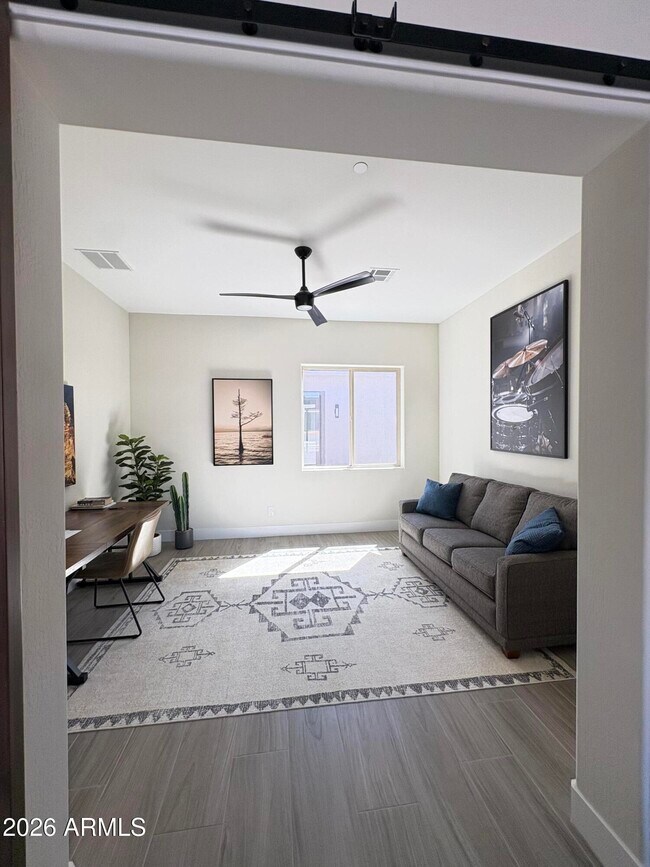 Building Photo - 6896 E Lomas Verdes Dr