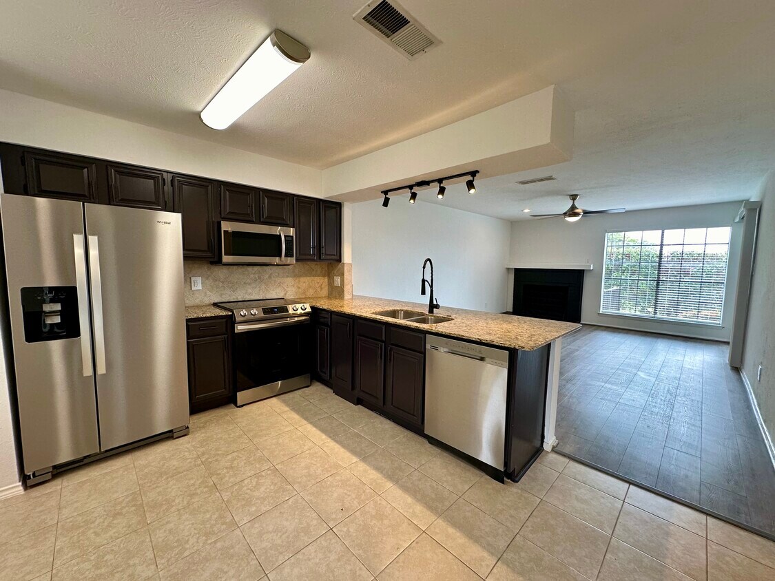 Primary Photo - 117 Henry Chandler Dr