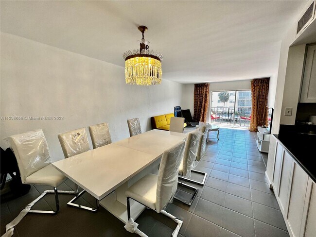 Building Photo - 3860 NE 170th St  202 North Miami Beach Fl...