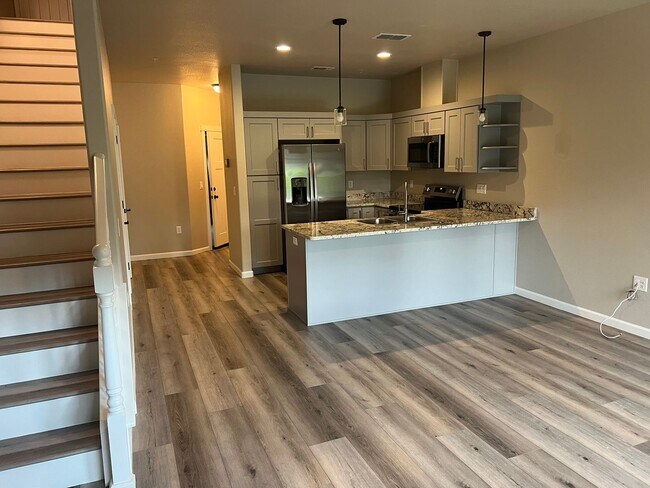 Foto del edificio - 2BED 2.5 BATH-NEWLY BUILT TOWNHOME IN A QUIET NEIGHBORHOOD