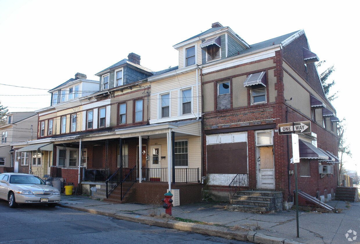 Primary Photo - 161-169 Wayne Ave